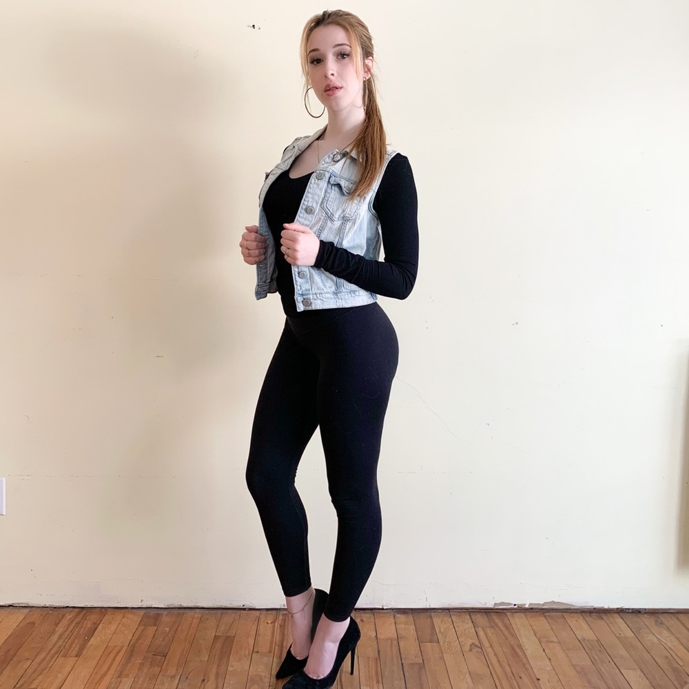 No-Sleeve Light Blue Jeans Jacket